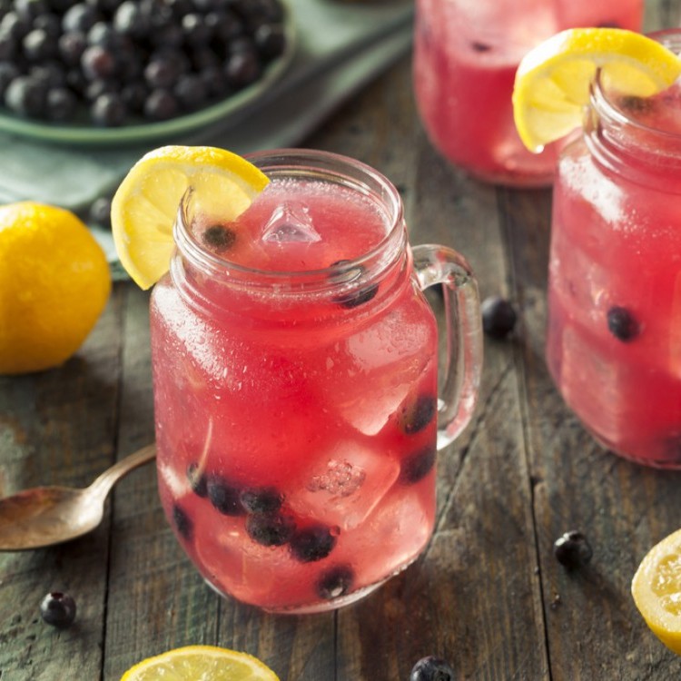 ليموناضة بالتوت الأزرق