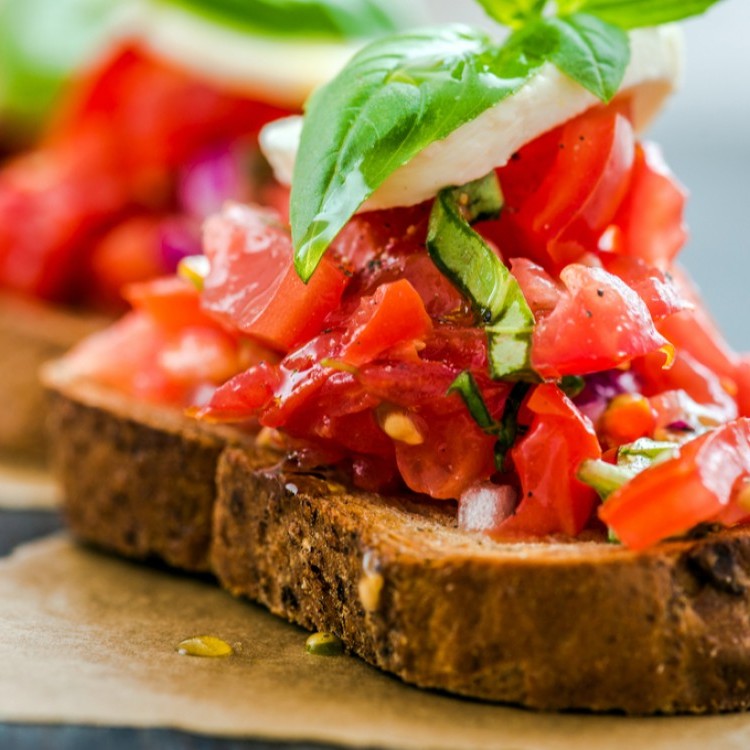 04edeea87bb113110d5198d53f6b665d_w750_h750 خبز محمص بالطماطم وخل البلسمك