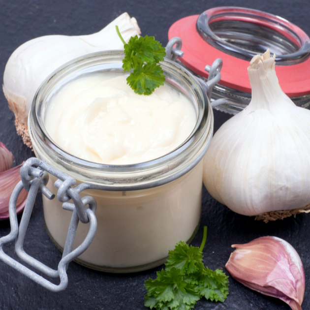 الثومية بالمايونيز والزبادي