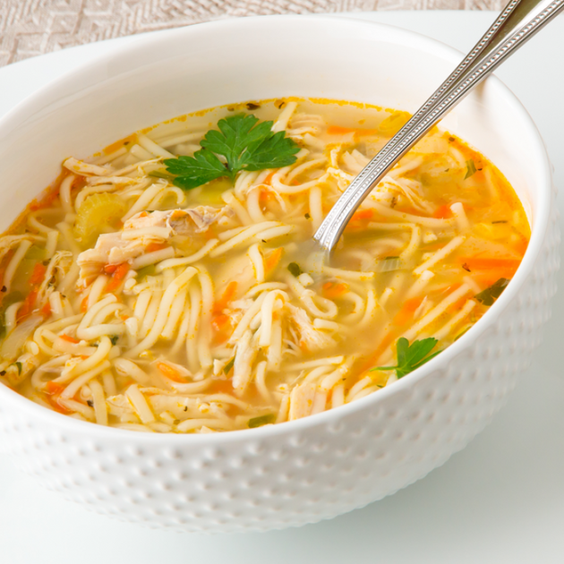 شوربة الدجاج بالشعيرية السريعة