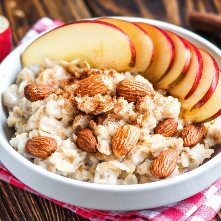 شوفان بالقرفة والتفاح للرجيم