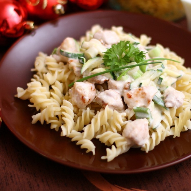 0ea541eba9b1dcad8f2388ea96b409cb_w750_h750 مكرونة بالدجاج والخضار