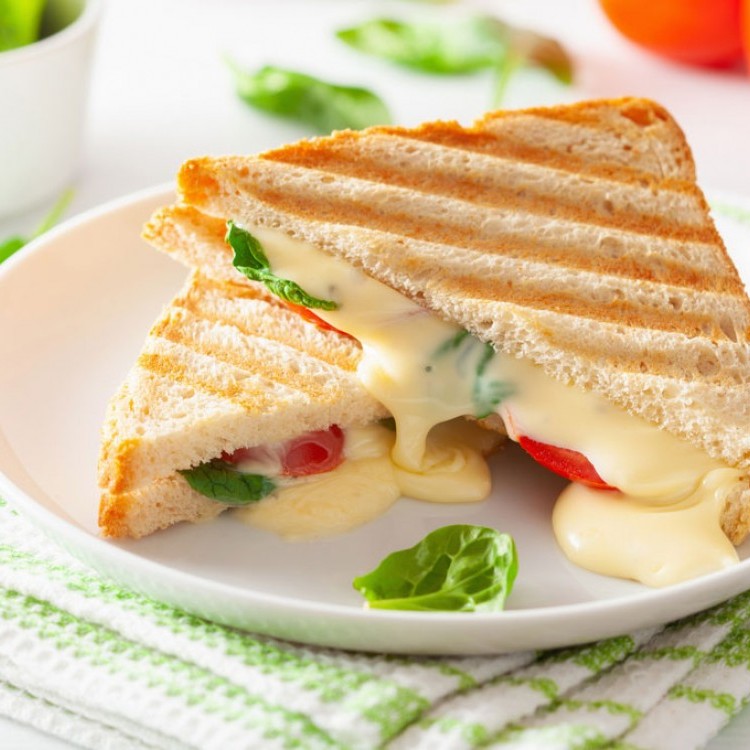 11e79aeaa225bf7aeaa068f63ae3a1f3_w750_h750 ساندويشات جبن الموزريلا مع صوص المارينارا