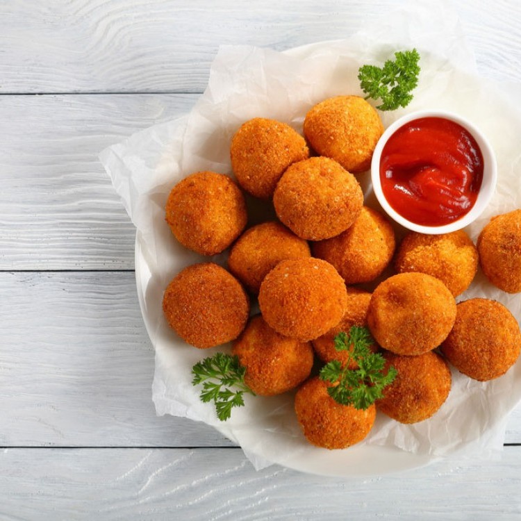 كرات البطاطس المهروسة والمقلية