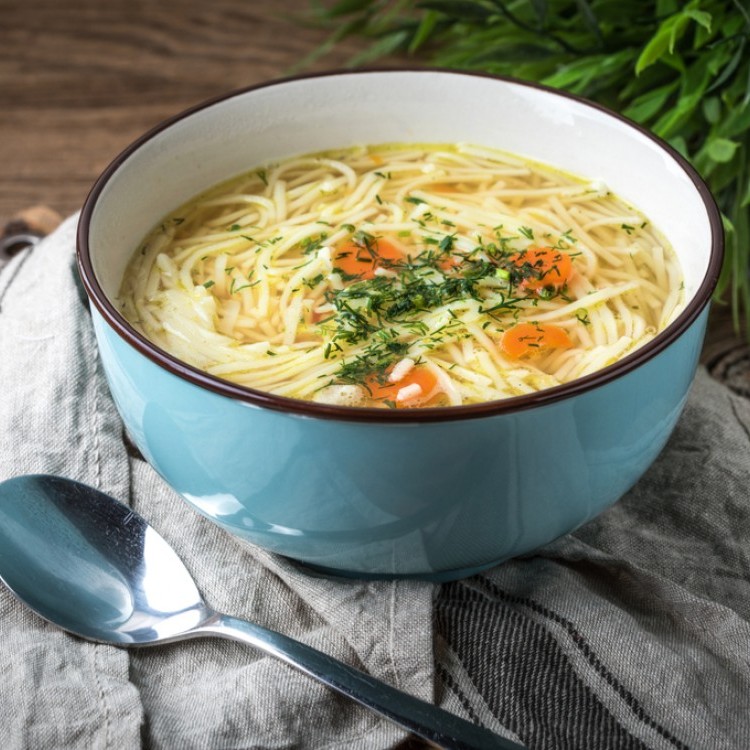 شوربة دجاج بالشعيرية والجزر