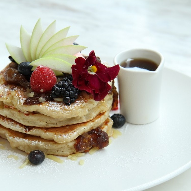 1b1cc01098c65284cbb193be0a55307b_w750_h750 بان كيك بالجبن والتفَّاح المقلي