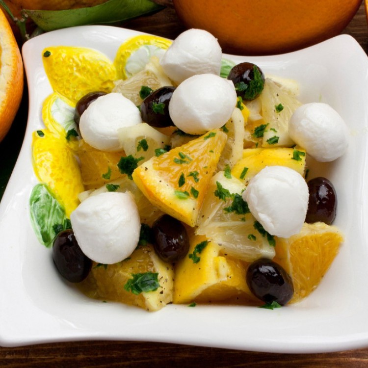 2265f9af49e0169d6b8070ea8c0a7211_w750_h750 سلطة جبن الموزريلا مع البرتقال