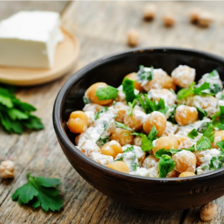 2683b51db75bd33910ab1f43dea60dbf_w750_h750 سلطة الحمص مع جبن الفيتا الغنية بالبروتين