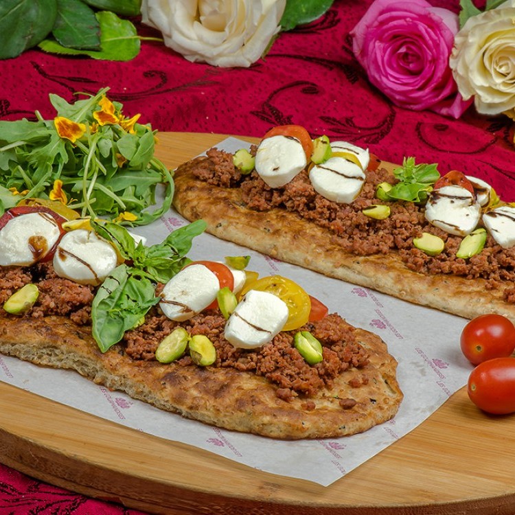 2931d292123777de8e22e2c51b154a30_w750_h750 الخبز التركي بالسجق وجبن الموزريلا