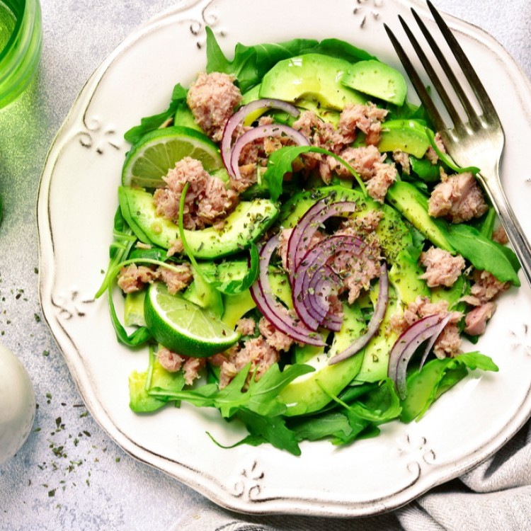 سلطة تونا بالأفوكادو للرجيم