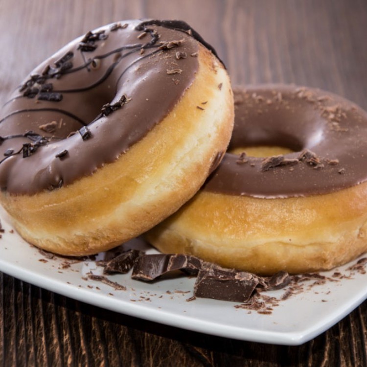 دوناتس بتغليفة الشوكولاتة