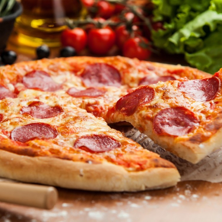 بيتزا ببروني