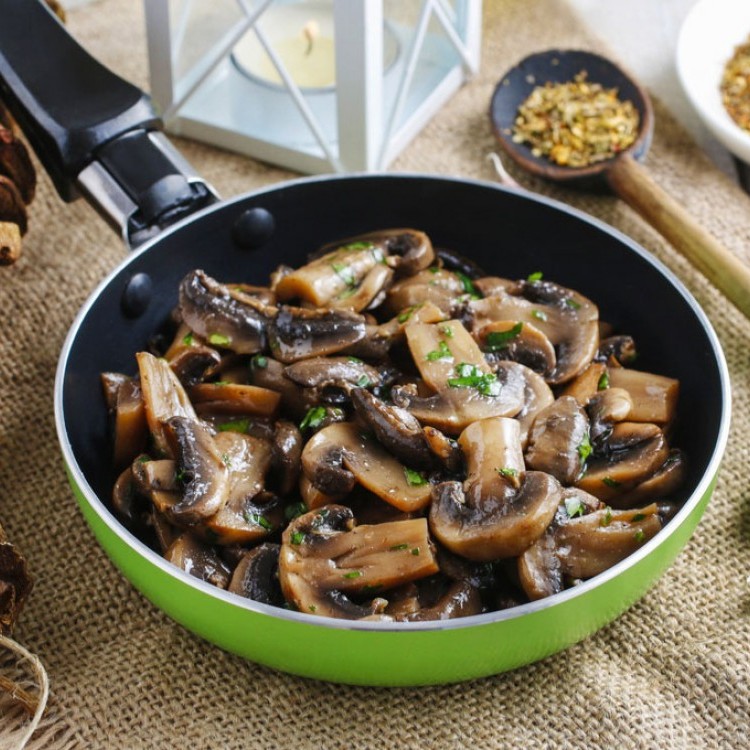 فطر مشوي بالبصل