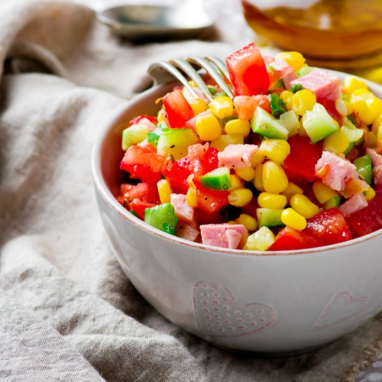 35129cfbe4eeff3dc96355a86c0ec37e_w750_h750 سلطة الخضار بالذرة والمرتديلا