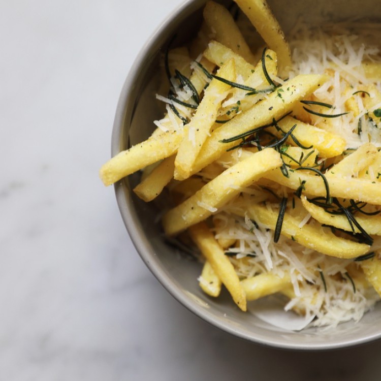 378287e11bcb2d8390a90e1674059f56_w750_h750 بطاطس محمرة بجبن الموزريلا