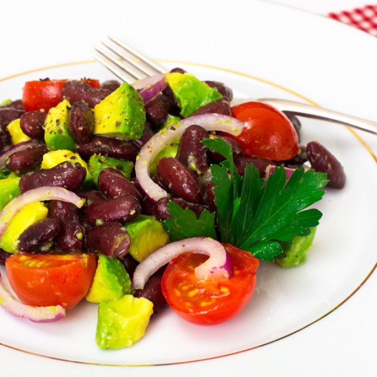 سلطة الفاصوليا الحمراء المعلبة