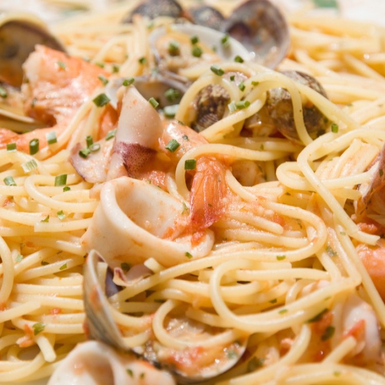 4244361a1b3b6e061cbcc2ca072fc5bc_w750_h750 طريقة عمل مكرونة سي فود بالصوص الأبيض