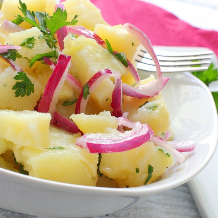 سلطة البطاطس بالبقدونس