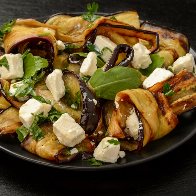 سلطة الباذنجان المقلي بالجبن