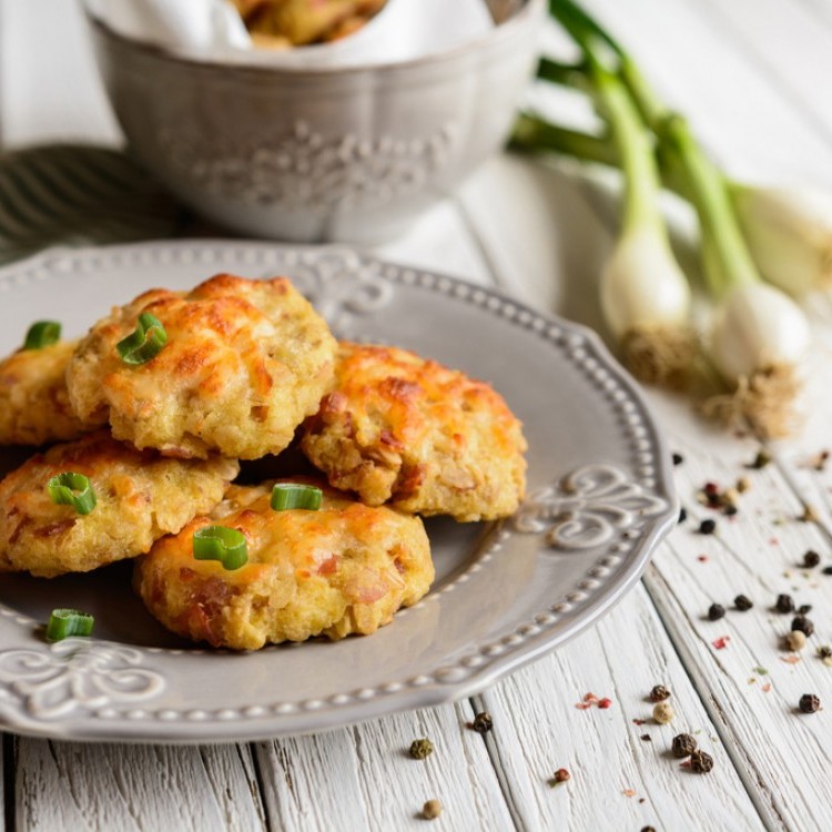 معجنات مقرمشة بجبن الشيدر