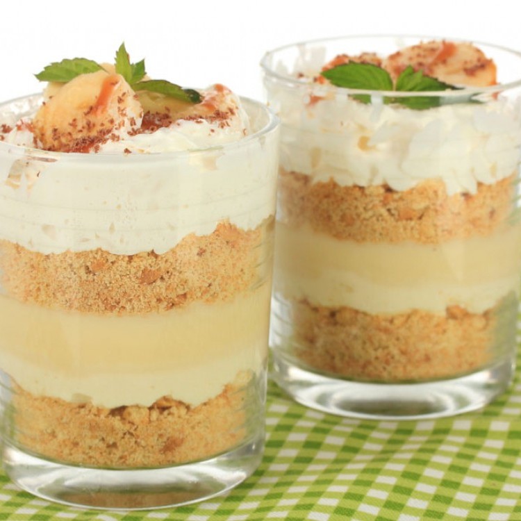 حلا طبقات الموز بالكريمة