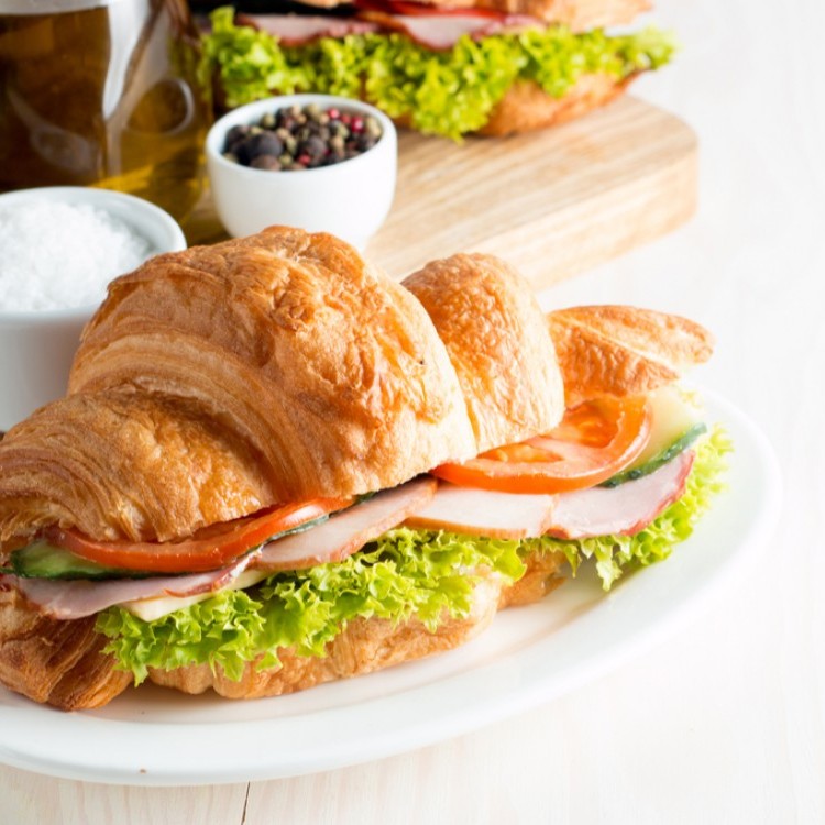 4c2c366715fea46f3837cdb618759247_w750_h750 كرواسان محشو بالجبن والتيركي للفطور