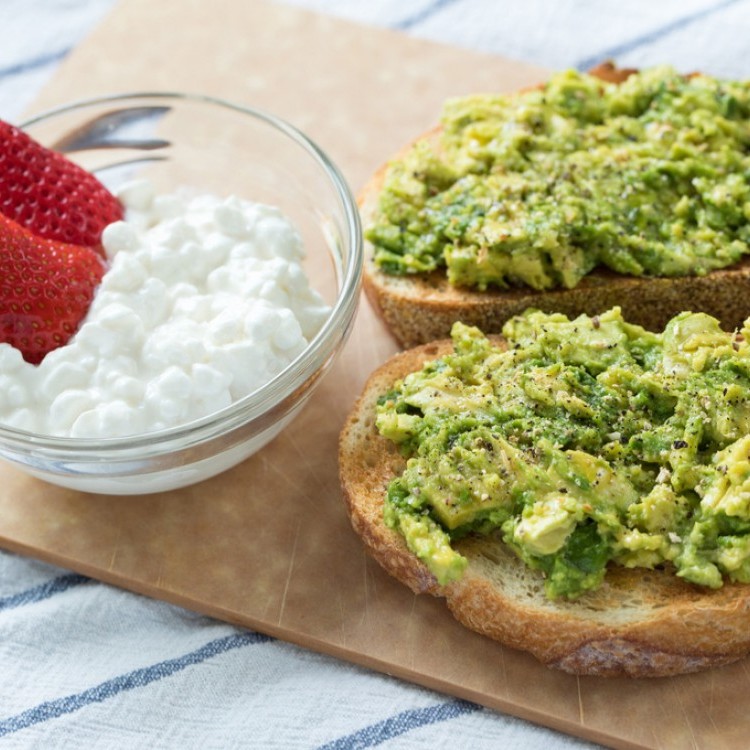 توست بالأفوكادو والليمون لرجيم صحي