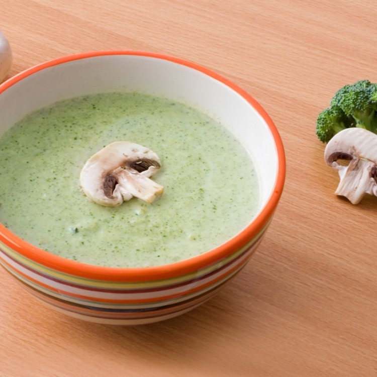 شوربة البروكلي بالكريمة والمشروم