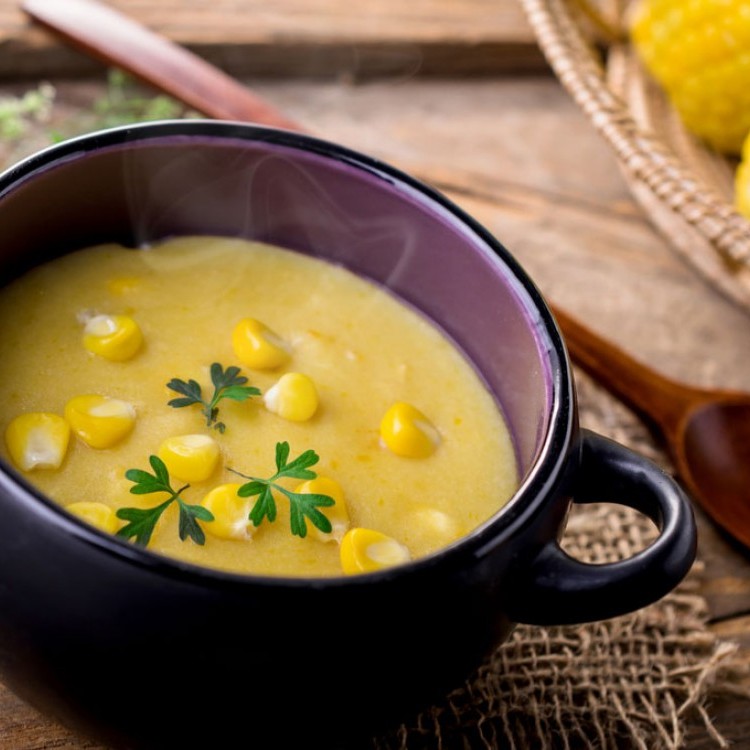 شوربة الذرة المهروسة بالجبن