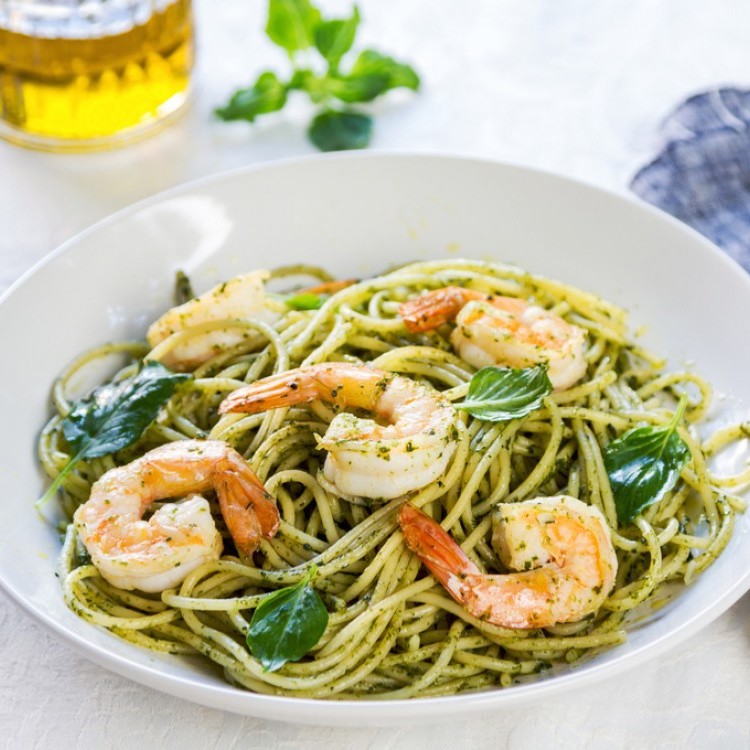 مكرونة بالروبيان والبستو