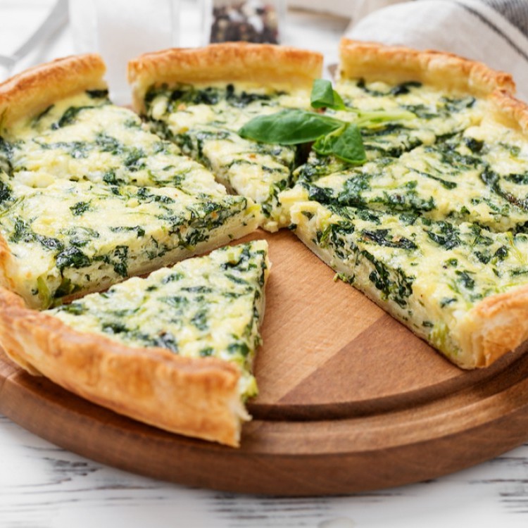 بيتزا هشة بحشوة السبانخ والجبن