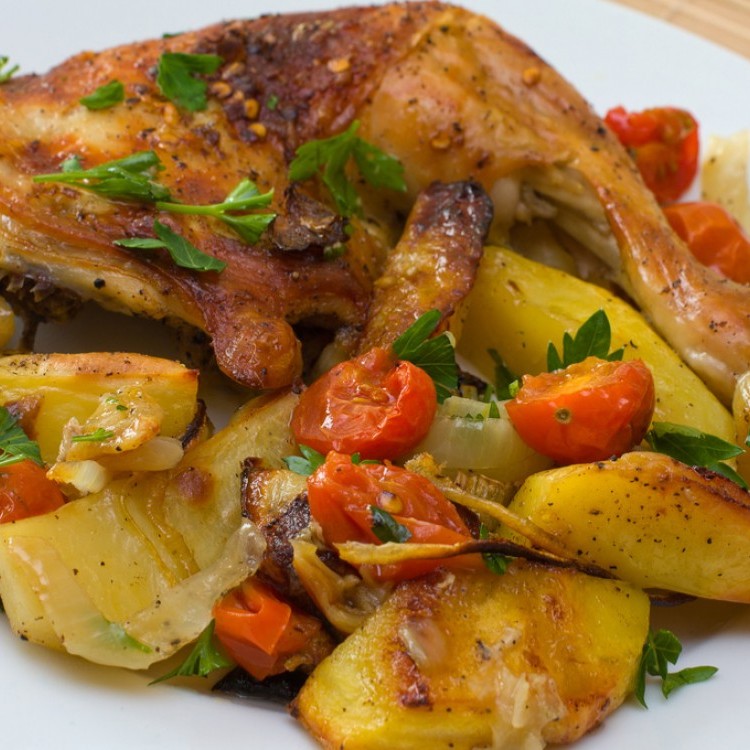 صينية بطاطس بالدجاج على الطريقة المصرية