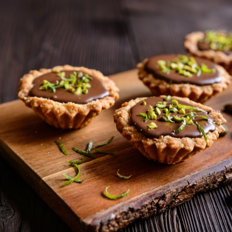 6163481971f23f789d27488daec444b6_w750_h750 تارت الشوكولاتة والفستق الحلبي لضيافة العيد