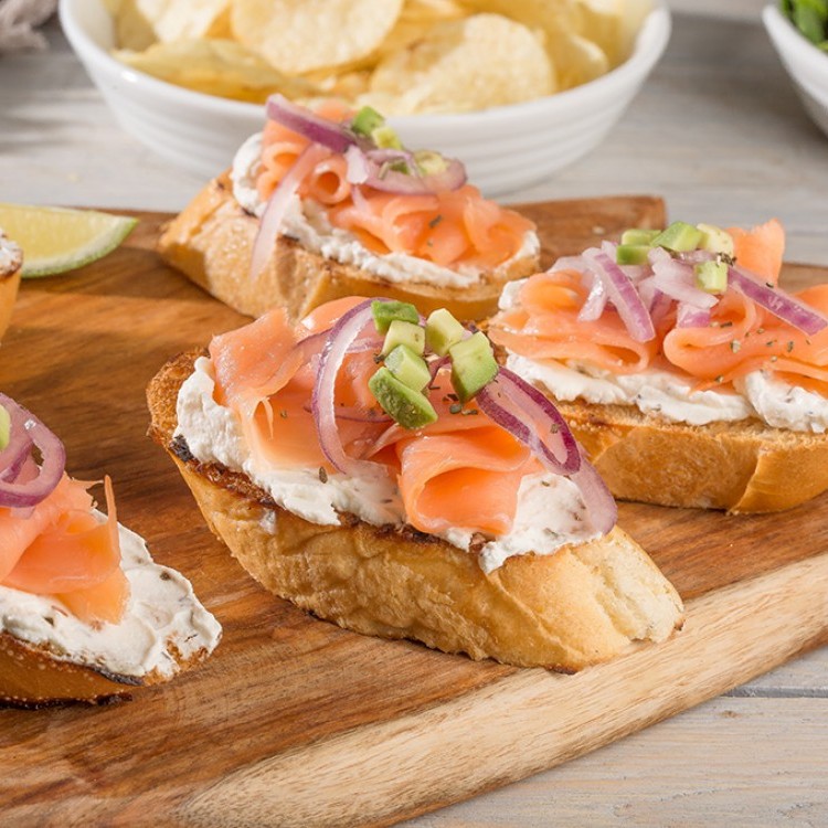 64ecb480220fa54b2dce5c6034ea5e70_w750_h750 بروشكيتا السلمون المدخن والأفوكادو