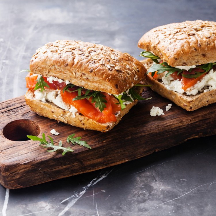 6588b11bb13d258a607d289a9906b578_w750_h750 ساندويش السلمون المدخن مع الجبن الكريمي