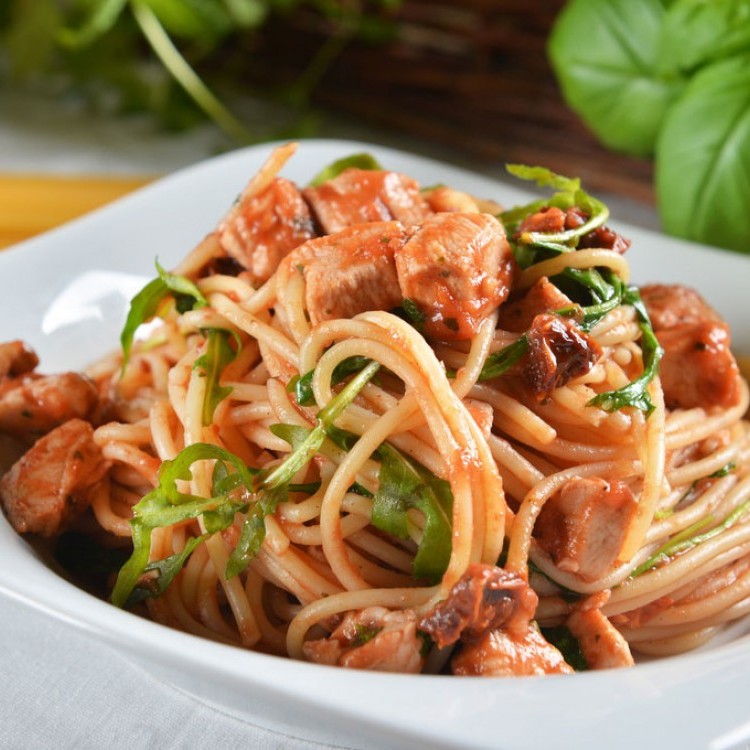 68d9b878d10b9178c58ae871901f9687_w750_h750 سباجيتي بالدجاج والبستو للرجيم