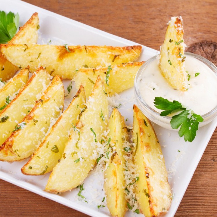 بطاطس مقلية بجبن البارميزان