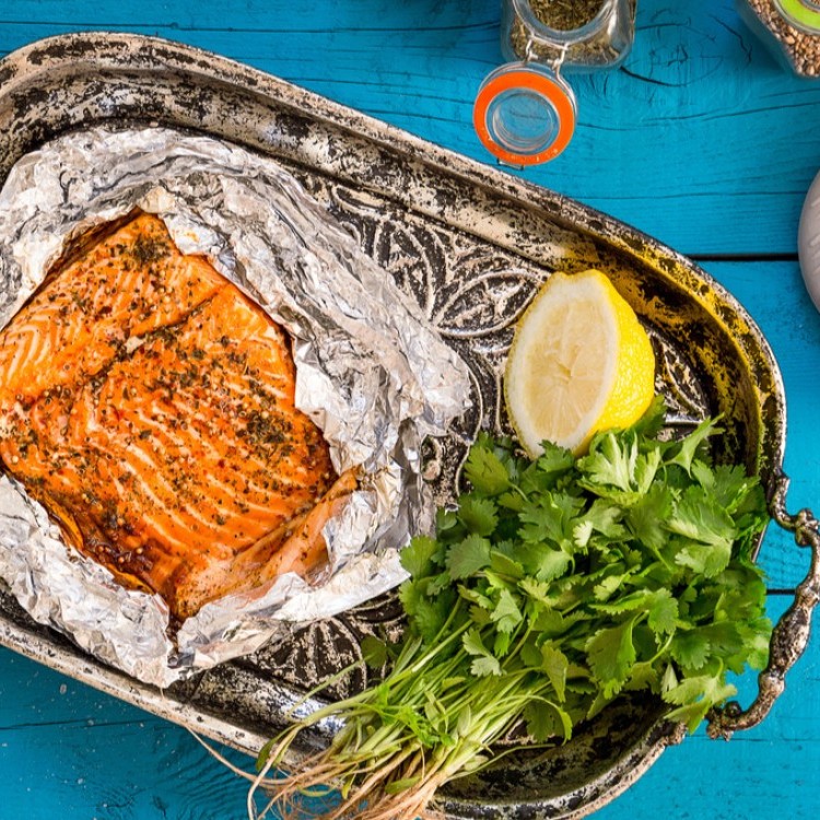 سلمون مشوي بالأعشاب للرجيم خطوة بخطوة بالصور