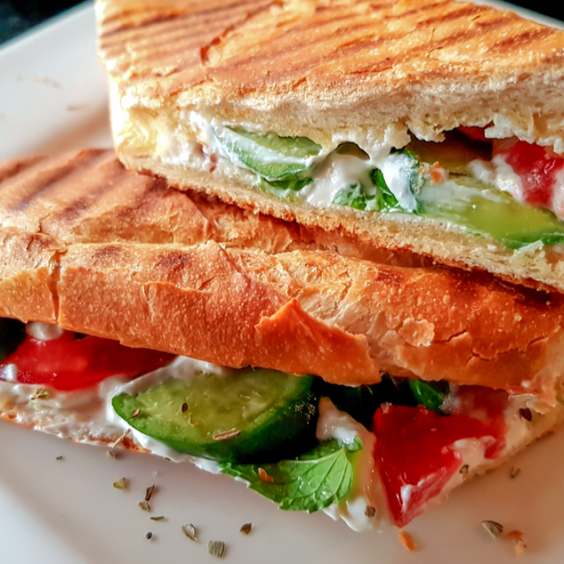 6e235b9eeb3246b8c4cef1f5c599ed0c_w750_h750-1 ساندويش لبنة بالخضار للفطور