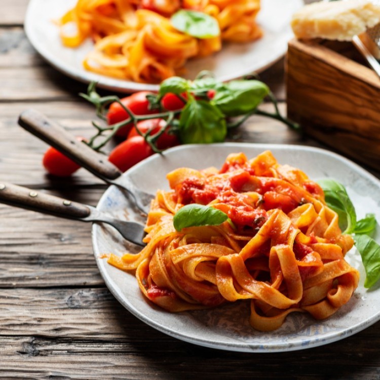 7217c0f442b208d117e35c7f2b4fedab_w750_h750 فيتوشيني بالطماطم والريحان