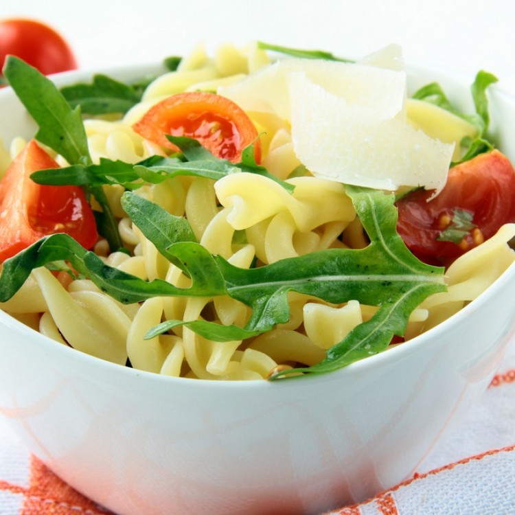 74753a1bd53d40e35f8a925b4f3299df_w750_h750 سلطة المكرونة مع الطماطم والجرجير للرجيم