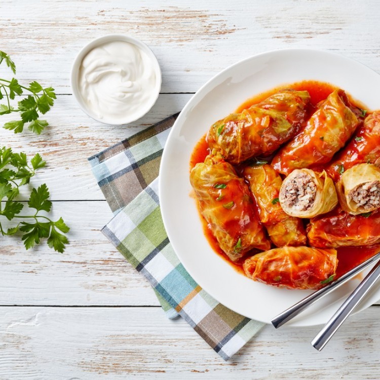 محشي كرنب بالطماطم