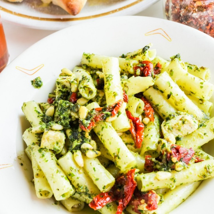 76492aff144a3125a92b0ef4944f939b_w750_h750 باستا بالدجاج وصلصة البستو