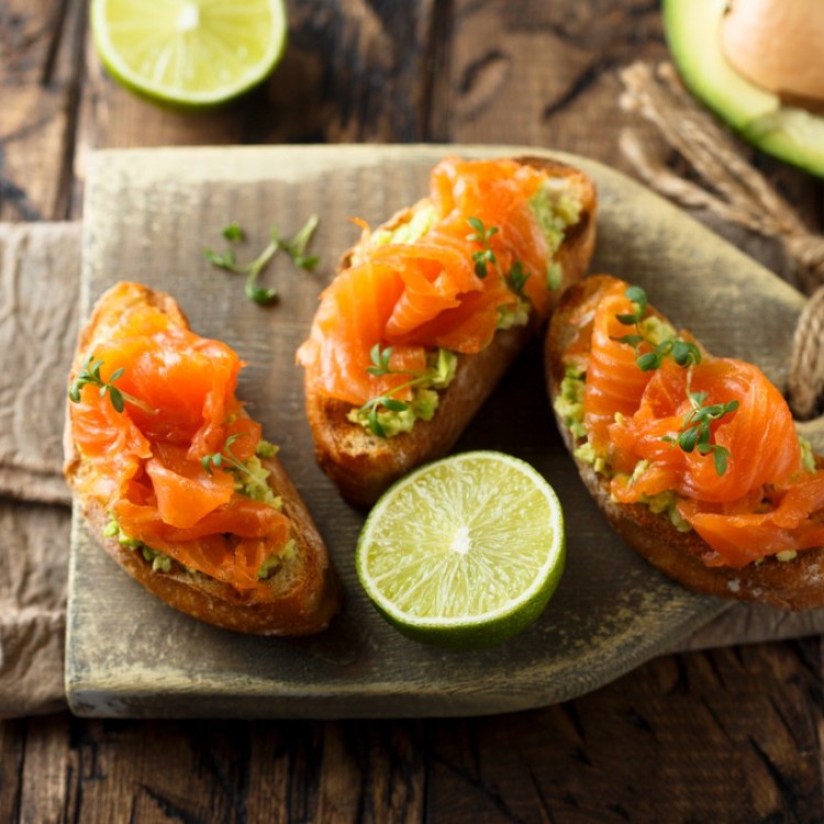 821a2e35a6713258d61a81f0e3a224d5_w750_h750 مقبلات التوست بالسلمون والأفوكادو