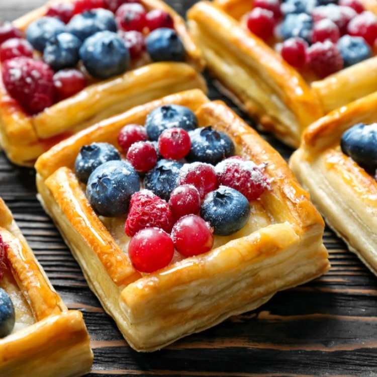 83d7452ec231a3b8fb2f4d737551fc63_w750_h750 بف باستري بالقشطة والفواكة