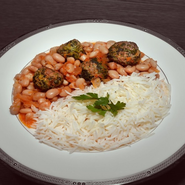 يخنة الفاصولياء مع كرات اللحم