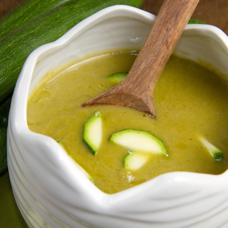 902aa1edb10d7e0763afeb36d20b7147_w750_h750 شوربة الكوسا بالكاري