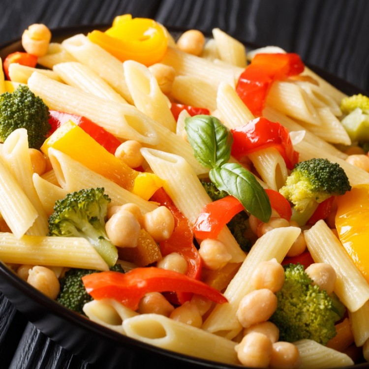 93c10492c9375b81333df8774fa23654_w750_h750 سلطة المكرونة بالحمص لرجيم صحي