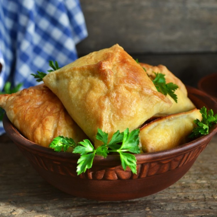 969b66297e4d09669aac069bc8216583_w750_h750 فطائر الدجاج بالجبن