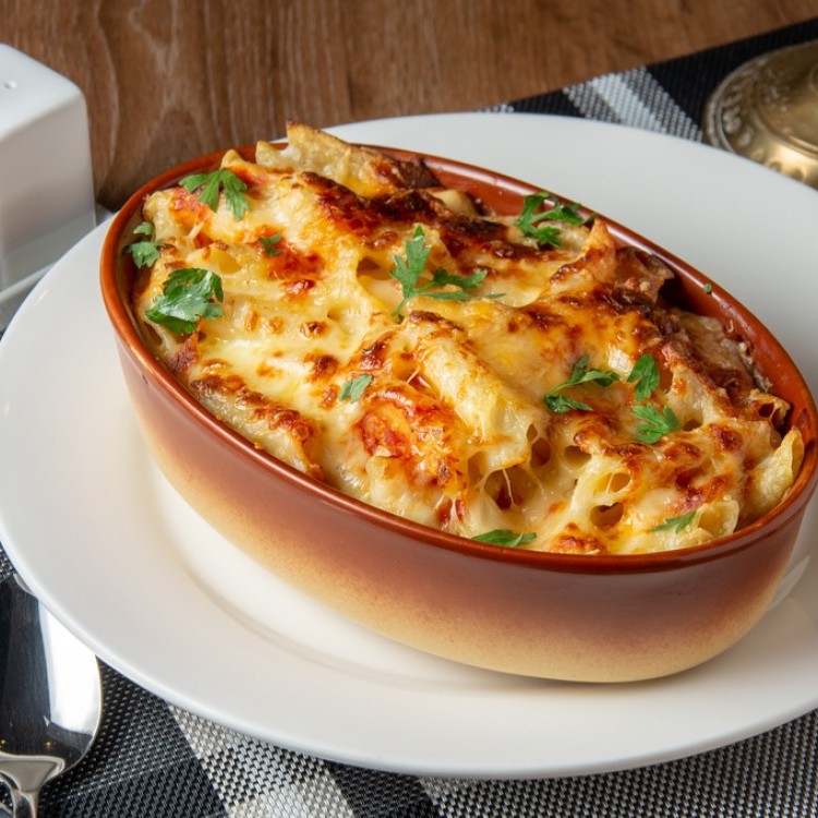 98bc8a3143dafaf3eb94f24677d6f7b1_w750_h750 مكرونة بشاميل بالبسطرمة